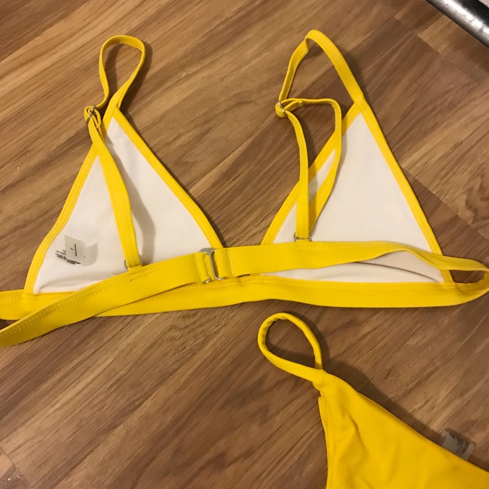 Yellow bikini - Picture 3 of 3